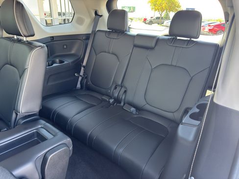 Used 2025 Honda Pilot Elite image 18