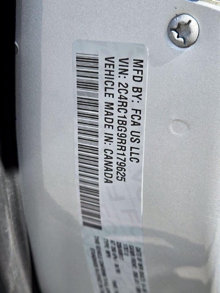 Used 2024 Chrysler Pacifica Touring-L FWD image 36