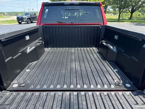 Used 2026 Toyota Tacoma SR5 AWD/4WD image 8