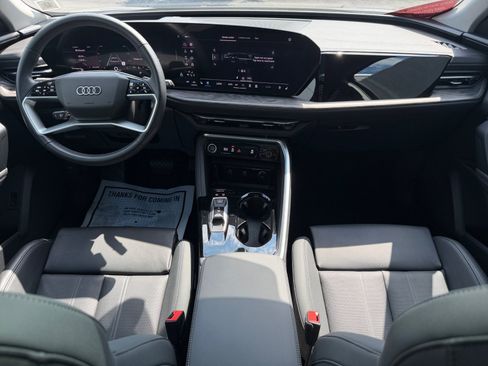 Used 2025 Audi Q5 Premium Plus w/ Premium Plus AWD/4WD image 12