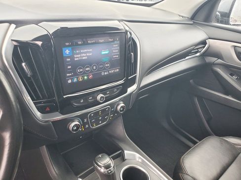 Used 2020 Chevrolet Traverse LT image 19