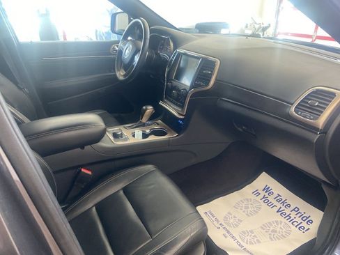 Used 2017 Jeep Grand Cherokee Limited image 19