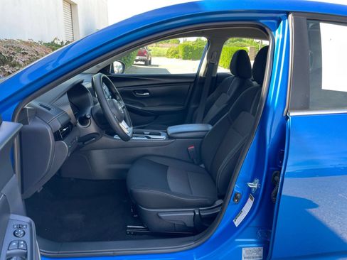 Used 2025 Nissan Sentra SV FWD image 27