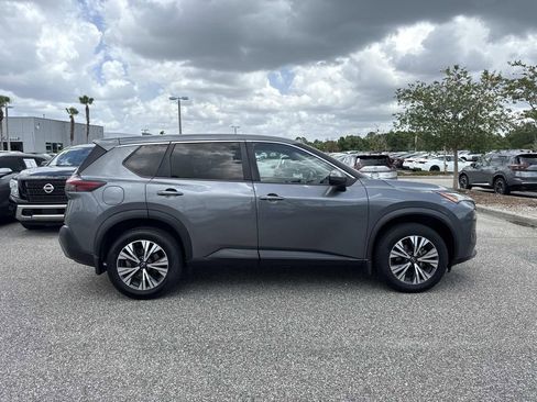 Certified 2022 Nissan Rogue SV FWD image 2