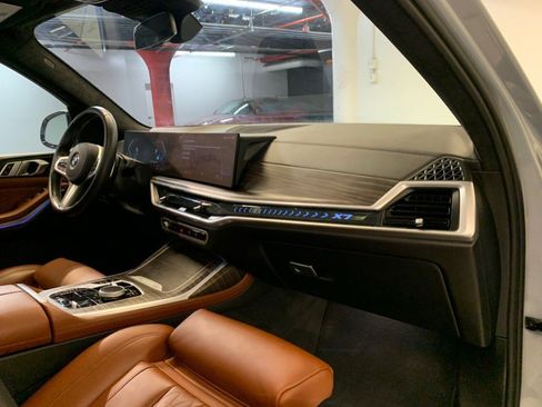Used 2023 BMW X7 xDrive40i w/ M Sport Package AWD/4WD image 19