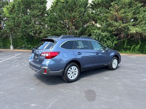 Used 2018 Subaru Outback 2.5i Premium AWD/4WD image 3