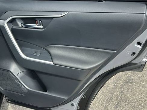 Used 2025 Toyota RAV4 XLE FWD image 12