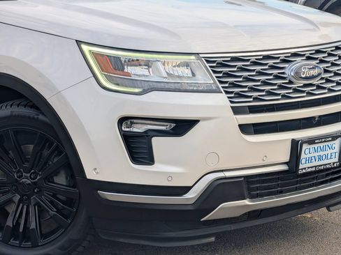 Used 2018 Ford Explorer Platinum AWD/4WD image 3