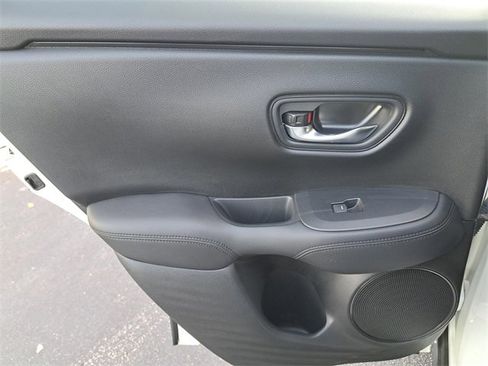 Certified 2023 Honda HR-V LX image 13