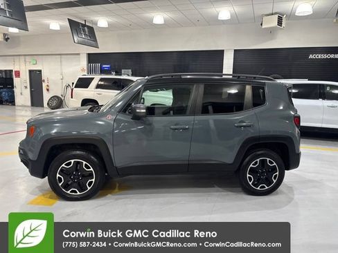 Used 2017 Jeep Renegade Trailhawk AWD/4WD image 5