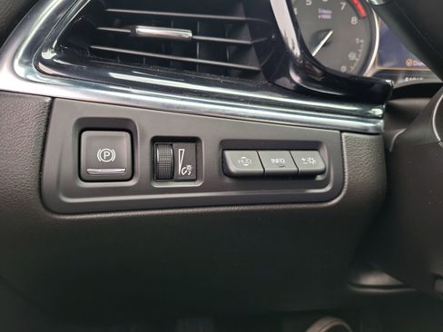 Used 2021 Cadillac XT6 Premium Luxury FWD image 29