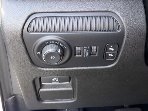Used 2024 Jeep Wagoneer Series II w/ Flexible Seating Group RWD image 17