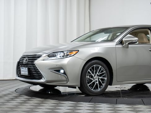 Used 2016 Lexus ES 350 w/ Luxury Package w/Wood Trim image 25