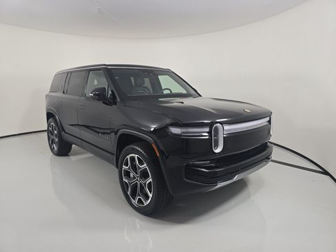 Used 2025 Rivian R1S Adventure AWD/4WD image 7