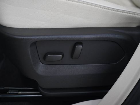 Used 2023 Buick Envision Avenir AWD/4WD image 28