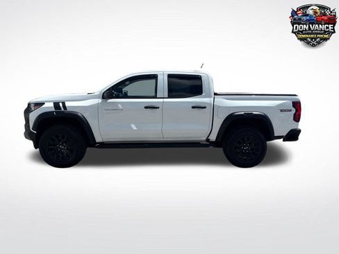 Used 2023 Chevrolet Colorado Trail Boss w/ Technology Package AWD/4WD image 2