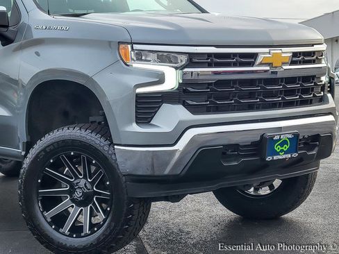 Used 2025 Chevrolet Silverado 1500 LT image 2