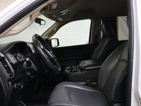 Used 2020 RAM 2500 Tradesman w/ Chrome Appearance Group RWD image 16