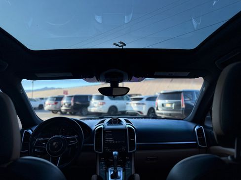 Used 2017 Porsche Cayenne image 18