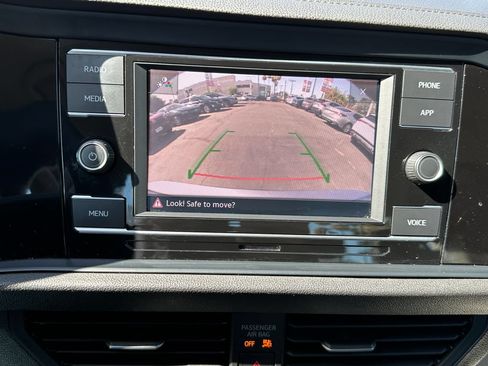 Used 2024 Volkswagen Jetta SE FWD image 29