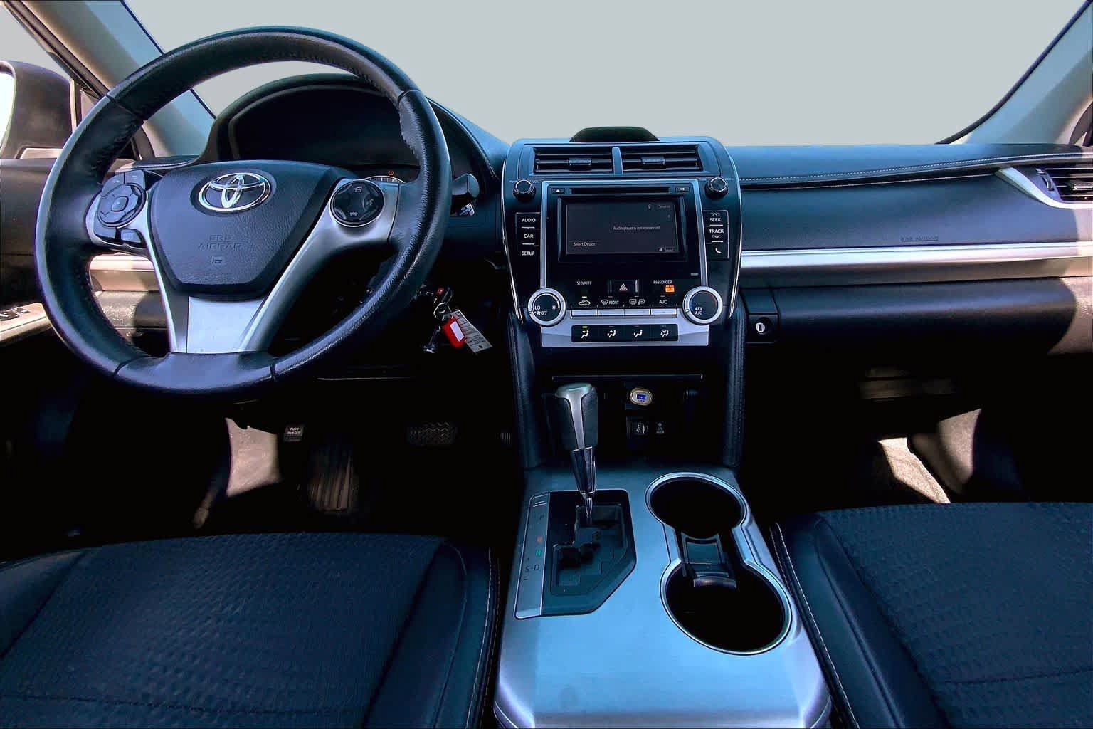 Used 2014 Toyota Camry SE FWD image 14