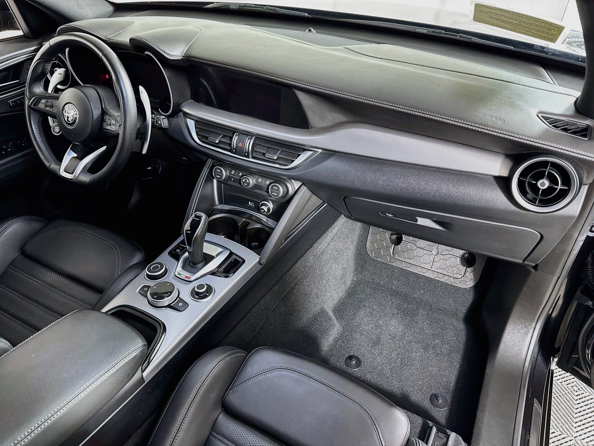 Used 2024 Alfa Romeo Stelvio Veloce AWD/4WD image 30
