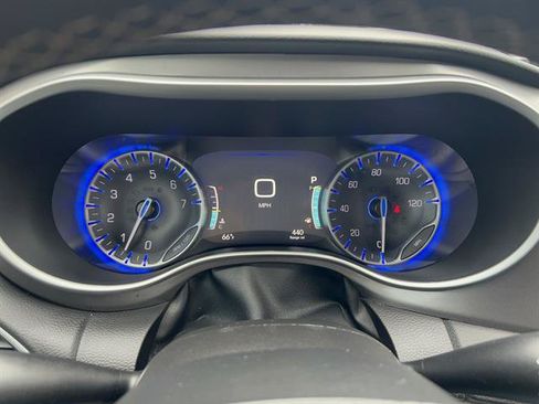 Used 2023 Chrysler Pacifica Touring-L FWD image 21