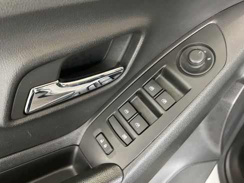 Used 2022 Chevrolet Trax LT w/ Driver Confidence Package image 4