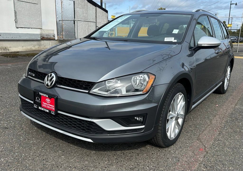 Used 2017 Volkswagen Golf Alltrack SE AWD/4WD image 1