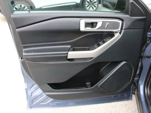 Used 2021 Ford Explorer XLT RWD image 13