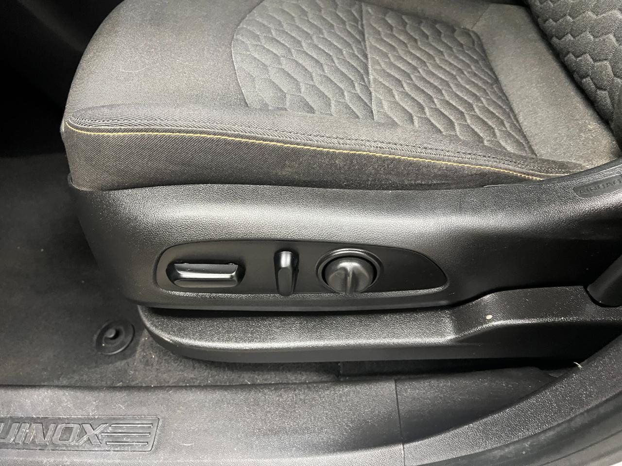 Used 2018 Chevrolet Equinox LT FWD image 22