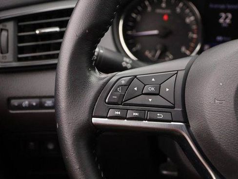 Used 2020 Nissan Rogue SV FWD image 12