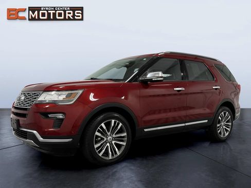 Used 2019 Ford Explorer Platinum AWD/4WD image 2