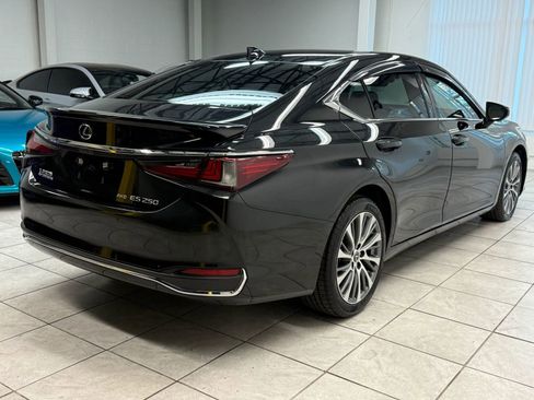 Used 2021 Lexus ES 250 w/ Premium Package image 10