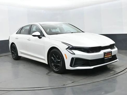 Used 2025 Kia K5 LXS FWD image 2