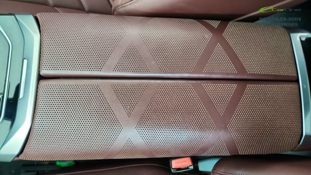Used 2023 BMW i7 xDrive60 AWD/4WD image 48