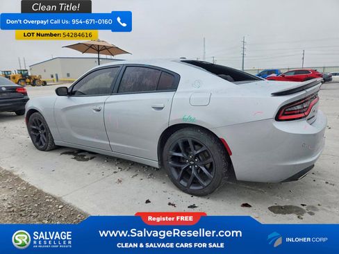Used 2019 Dodge Charger SXT w/ Blacktop Package RWD image 3