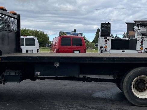 Used 2013 Ford F750 2WD Regular Cab Super Duty image 8