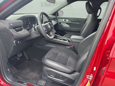 Used 2025 Ford Explorer ST image 9