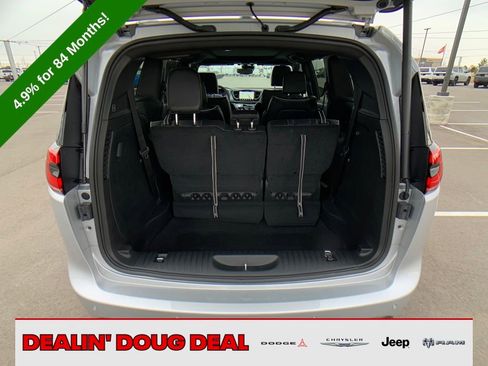 New 2026 Chrysler Pacifica Limited image 23