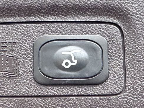 Used 2018 Lincoln MKC Reserve image 32