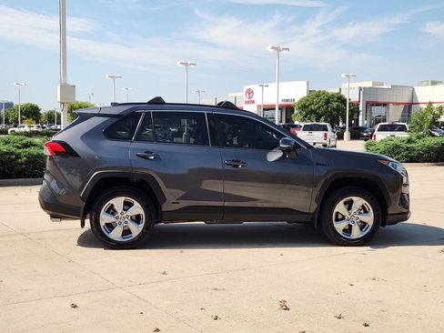 Used 2021 Toyota RAV4 XLE Premium AWD/4WD image 4