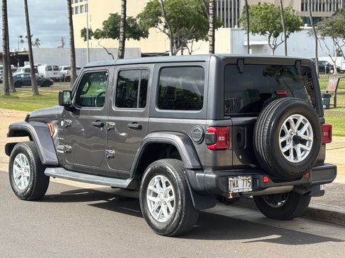 Used 2019 Jeep Wrangler Unlimited Sahara AWD/4WD image 3