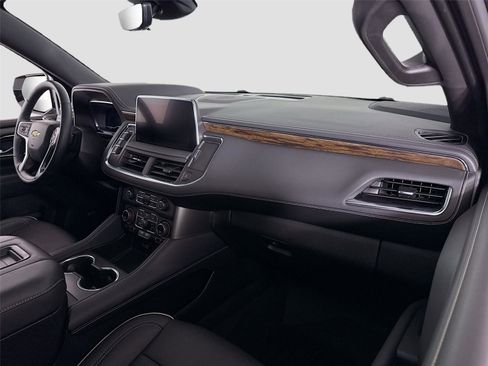 Used 2024 Chevrolet Tahoe Premier w/ Premium Package image 25