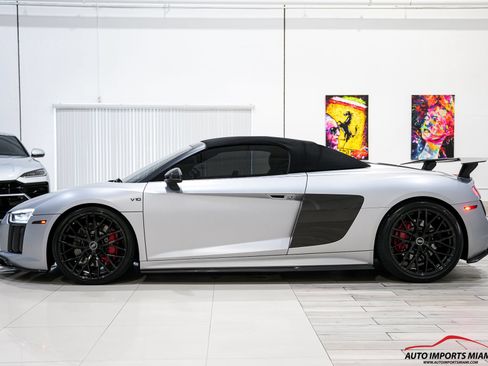 Used 2018 Audi R8 V10 w/ Carbon Exterior Package AWD/4WD image 47