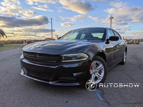 Used 2023 Dodge Charger SXT image 1