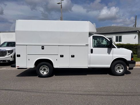 New 2025 GMC Savana 3500 w/ Power Convenience Package RWD image 2