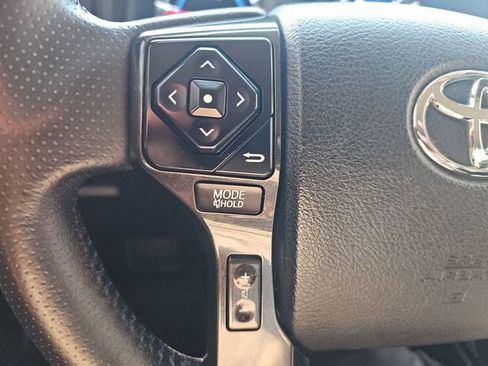 Used 2018 Toyota 4Runner TRD Off-Road AWD/4WD image 31
