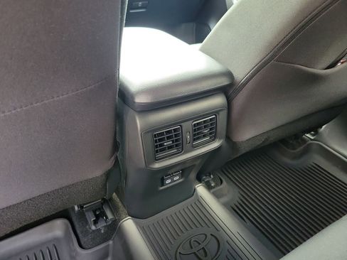 Used 2025 Toyota RAV4 XLE AWD/4WD image 11