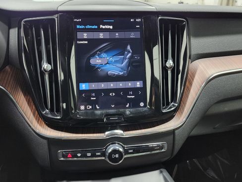 Used 2024 Volvo XC60 B5 Plus image 32